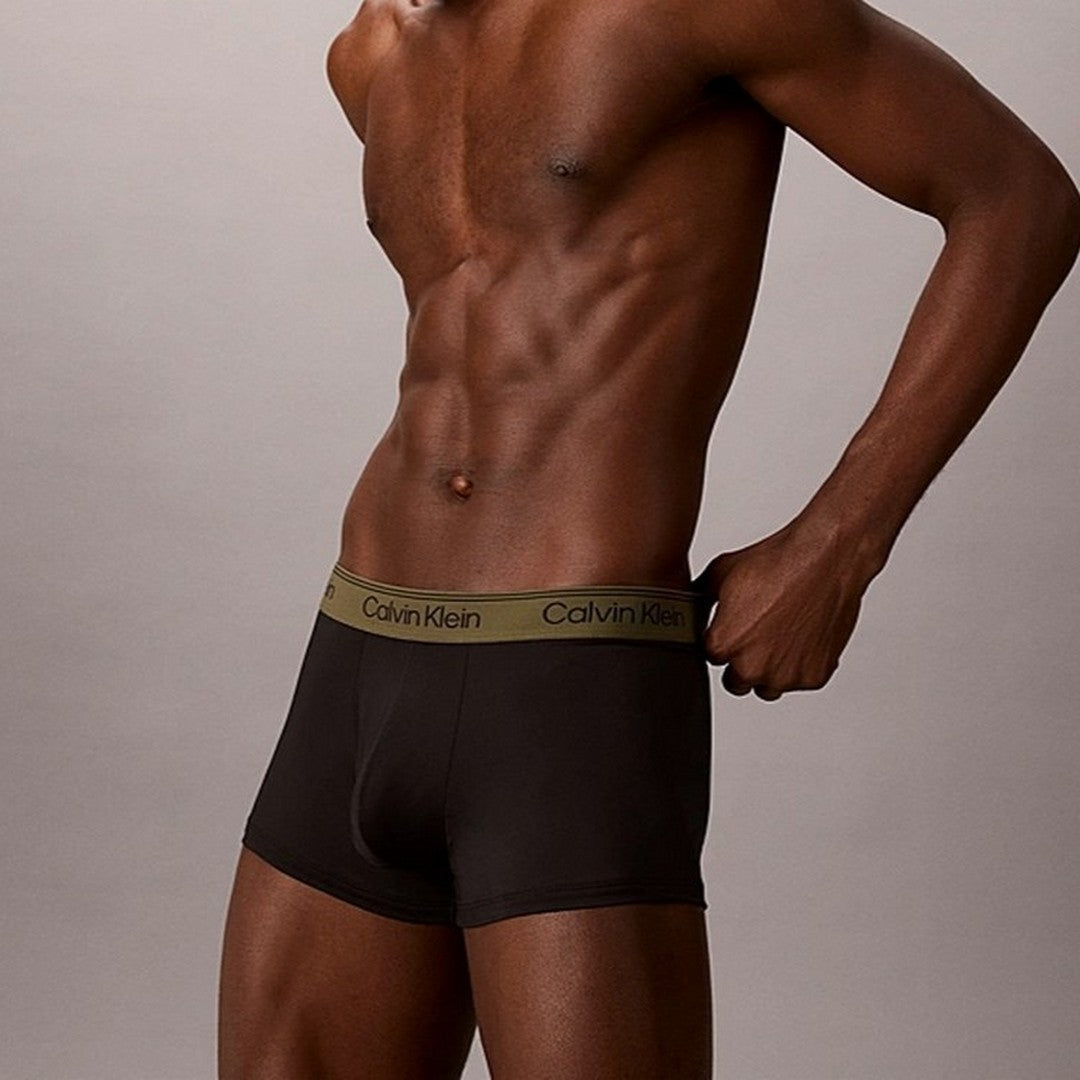 Calvin Klein Uomo Low Rise Trunk 3Pk Black W/ Bronze Flash Wb/Blac - LV00NB4409-