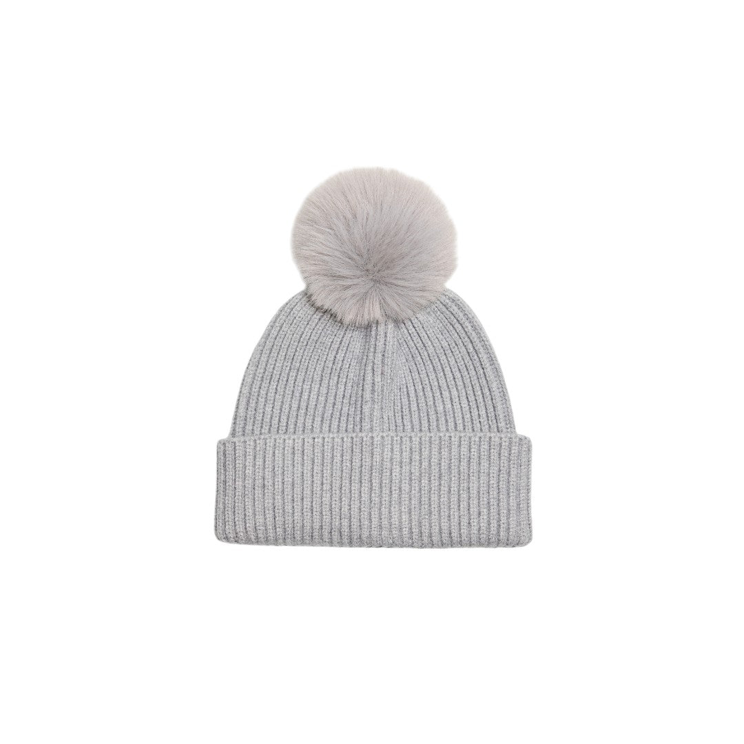 Ysabel Mora Cappello grigio con dettaglio pompon - 70653