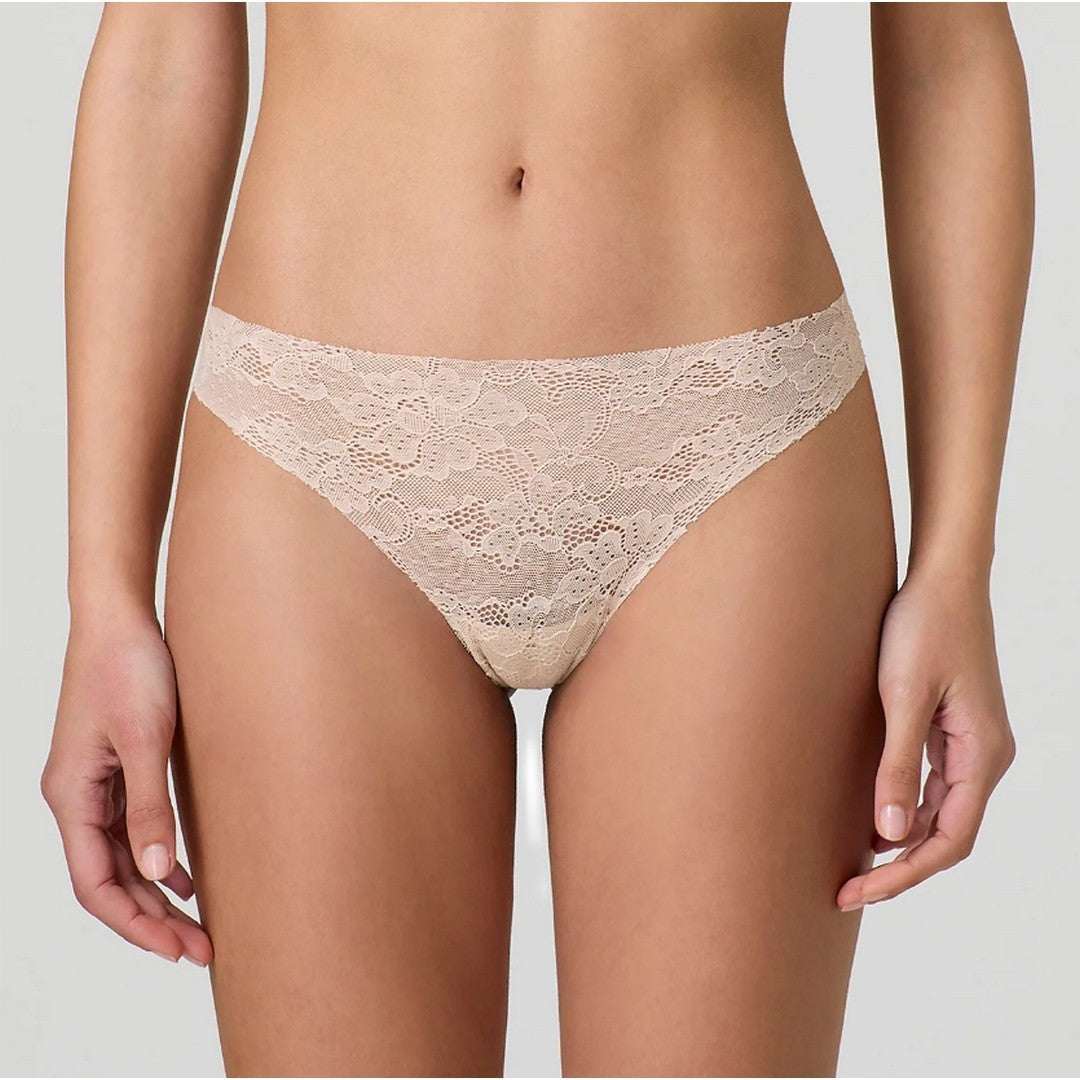 Jadea Donna Brasiliana in Pizzo a Taglio Laser